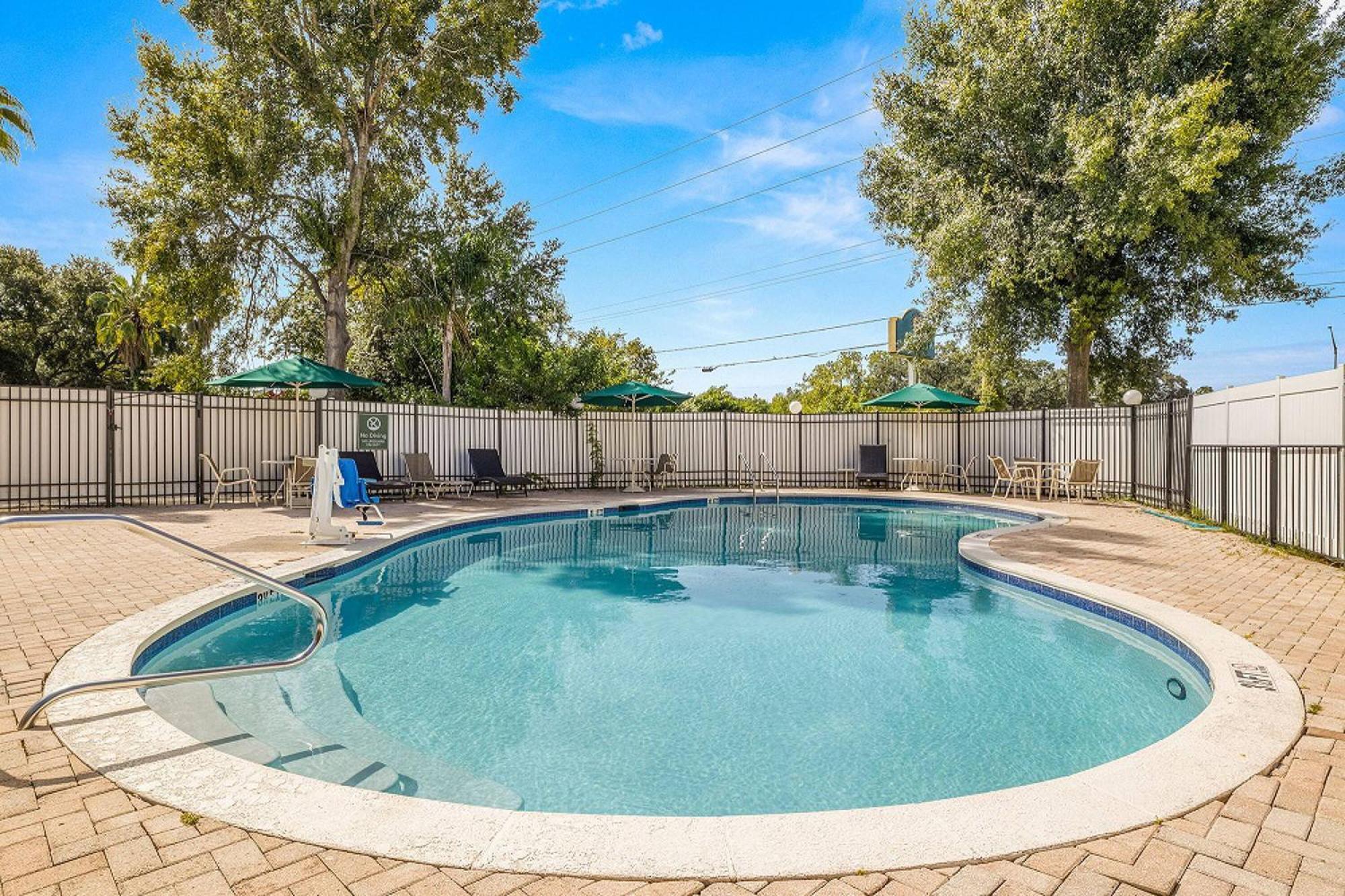 La Quinta By Wyndham Tampa Brandon West Hotel Exterior photo